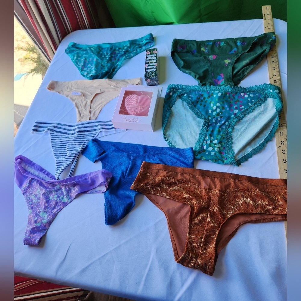 8 Auden Pairs of Womrn's Underwear